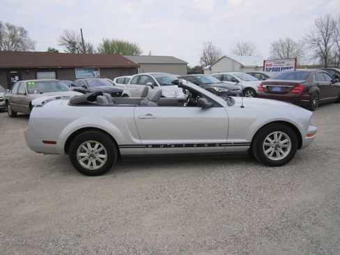 Used 2006 Ford Mustang Convertible image 11