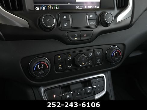 Used 2024 GMC Terrain SLT w/ Infotainment Package II AWD/4WD image 17
