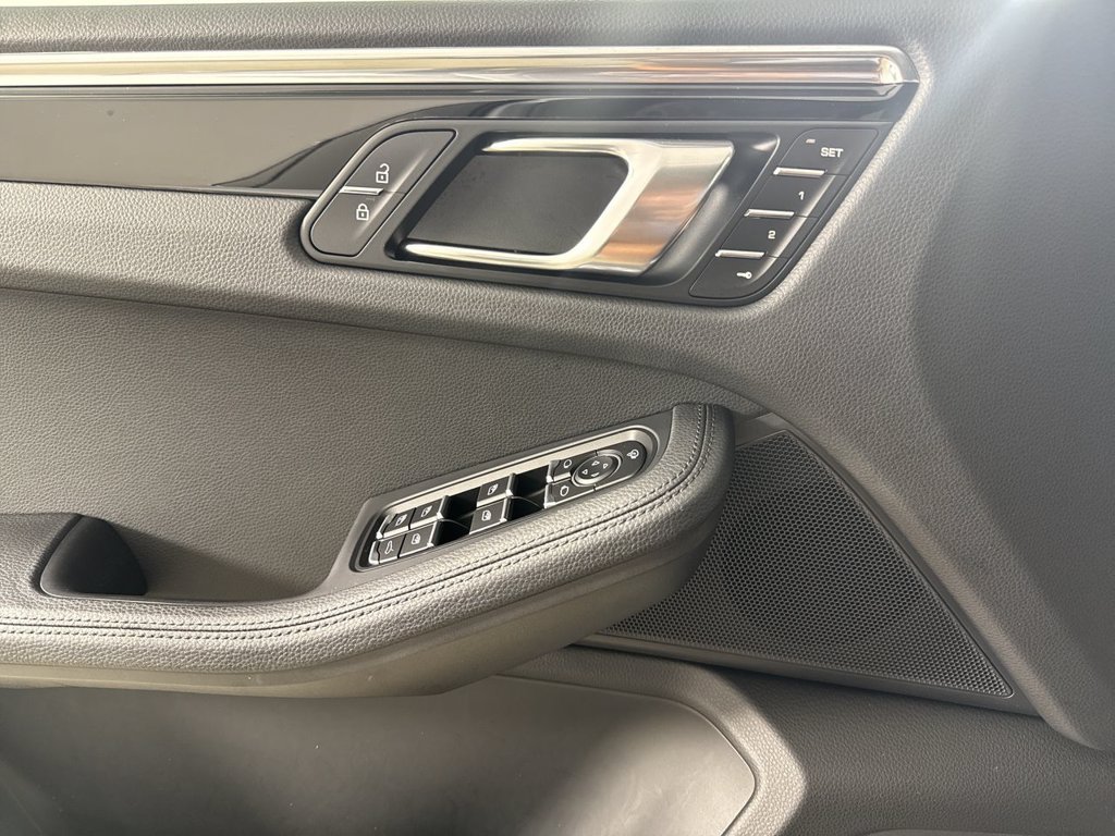 Certified 2026 Porsche Macan AWD/4WD image 34