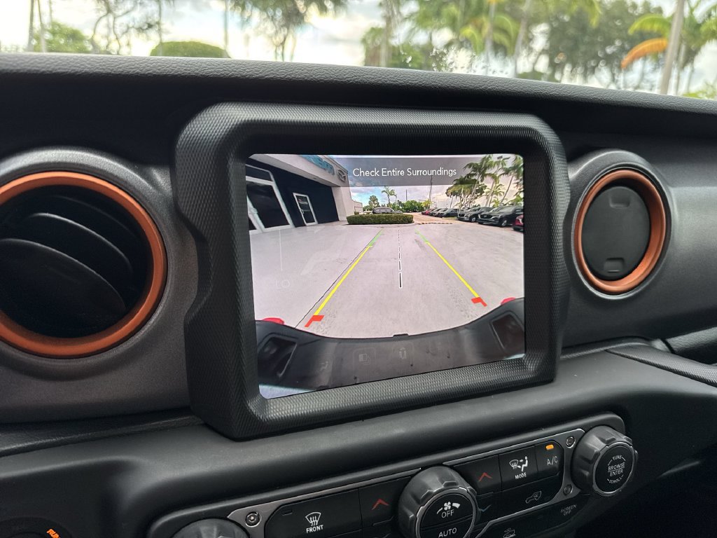 Used 2023 Jeep Gladiator Mojave AWD/4WD image 49