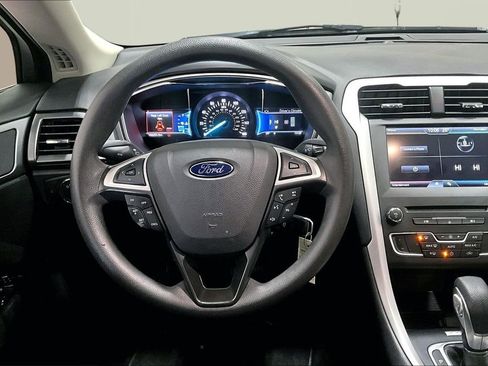 Used 2016 Ford Fusion SE image 8