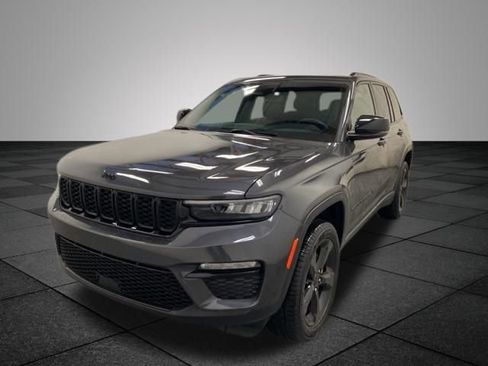 Used 2024 Jeep Grand Cherokee Limited w/ Black Appearance Package AWD/4WD image 3