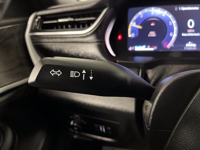 Used 2025 Jeep Grand Cherokee Limited AWD/4WD image 22