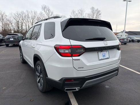 Certified 2023 Honda Pilot Touring image 3