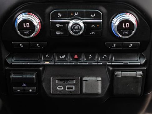 Used 2019 GMC Sierra 1500 SLE w/ SLE Value Package AWD/4WD image 38