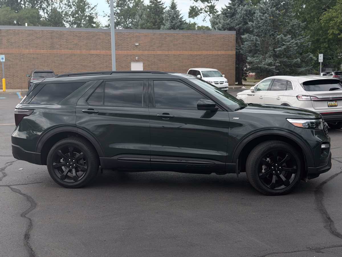 Used 2024 Ford Explorer ST-Line w/ Class IV Trailer Tow Package AWD/4WD image 4