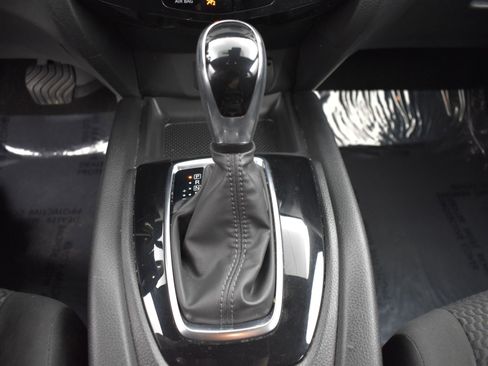 Used 2020 Nissan Rogue Sport S image 10