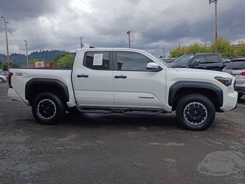Used 2024 Toyota Tacoma TRD Off-Road AWD/4WD image 3
