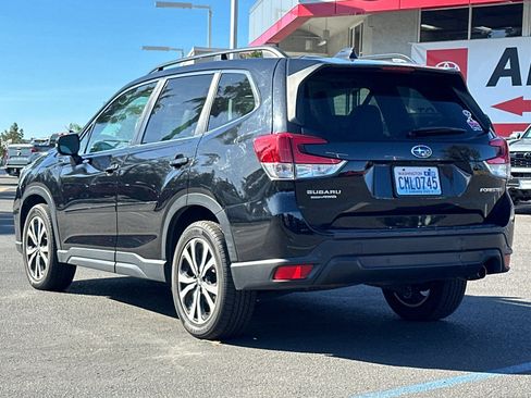 Used 2021 Subaru Forester Limited image 3