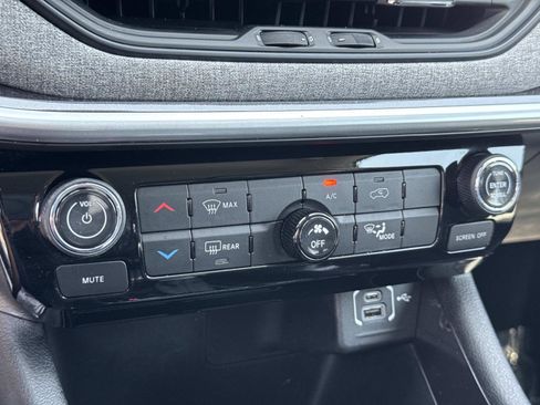 Certified 2022 Jeep Compass Latitude FWD image 16