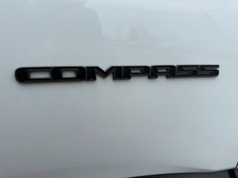Used 2025 Jeep Compass Trailhawk AWD/4WD image 44