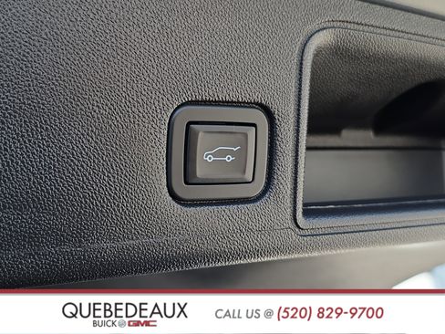 Used 2024 GMC Terrain SLE w/ Driver Convenience Package image 8