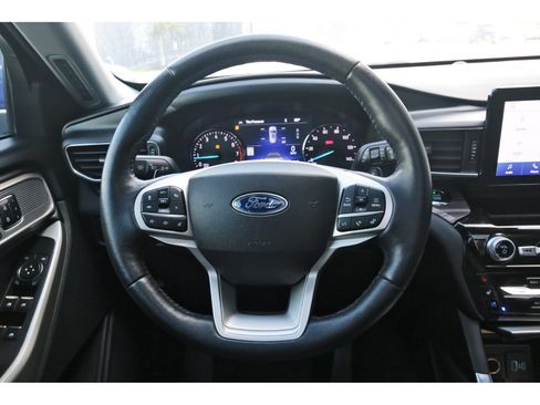 Used 2021 Ford Explorer Limited w/ Equipment Group 301A RWD image 17