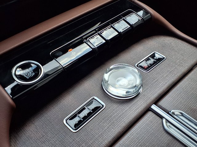 New 2026 Lincoln Navigator Reserve AWD/4WD image 14