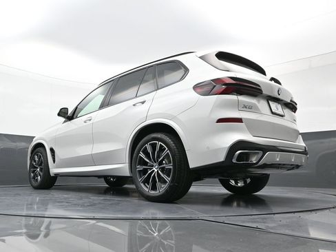 New 2026 BMW X5 xDrive40i w/ M Sport Package AWD/4WD image 27