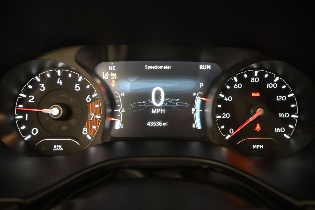 Used 2024 Jeep Compass Trailhawk AWD/4WD image 12