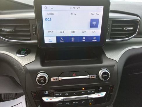 Used 2020 Ford Explorer XLT w/ Equipment Group 202A AWD/4WD image 14