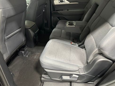 Used 2025 Ford Explorer Active AWD/4WD image 41