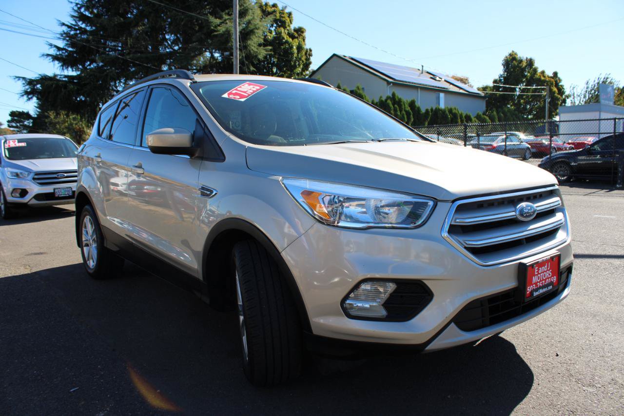 Used 2018 Ford Escape SE FWD image 3