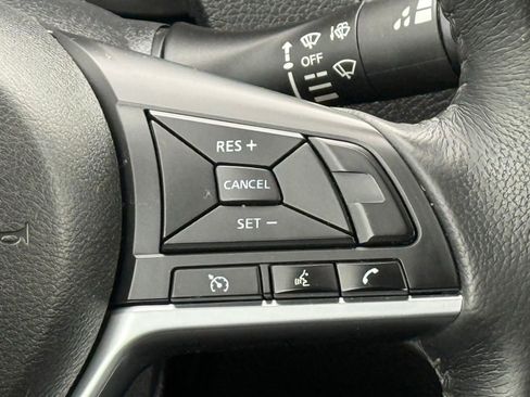 Used 2018 Nissan Rogue SV AWD/4WD image 30