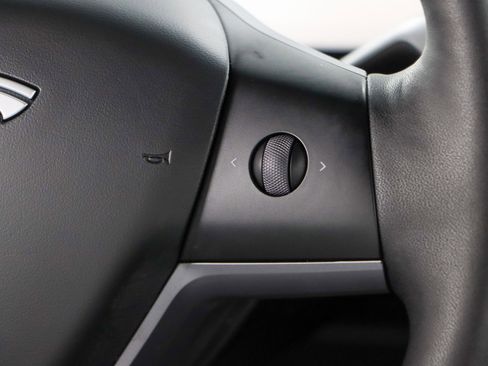 Used 2025 Tesla Model Y Performance image 14