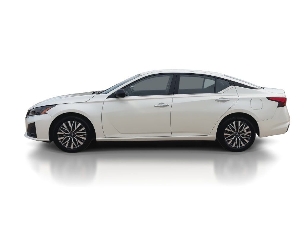 Used 2025 Nissan Altima 2.5 SV FWD image 5