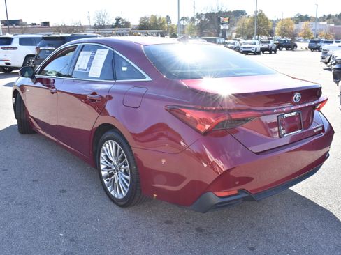 Used 2020 Toyota Avalon Limited image 7
