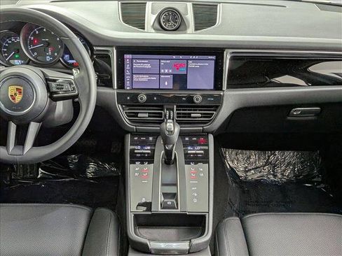 Certified 2025 Porsche Macan image 21