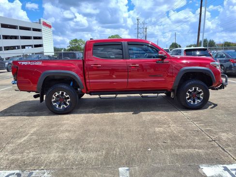 Used 2018 Toyota Tacoma TRD Off-Road AWD/4WD image 26