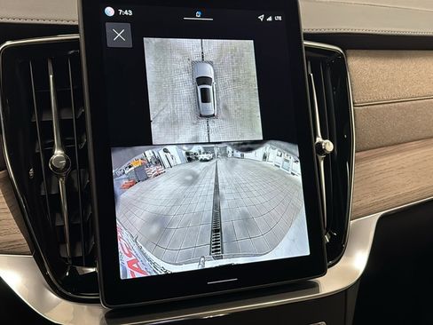 New 2026 Volvo XC90 T8 Plus w/ Protection Package Premier image 18