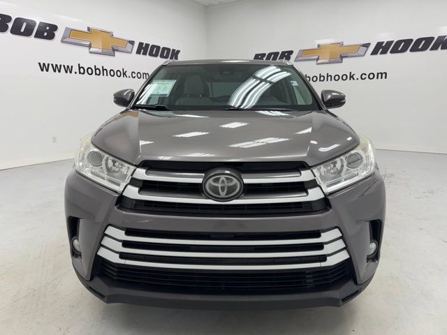 Used 2018 Toyota Highlander XLE AWD/4WD image 2