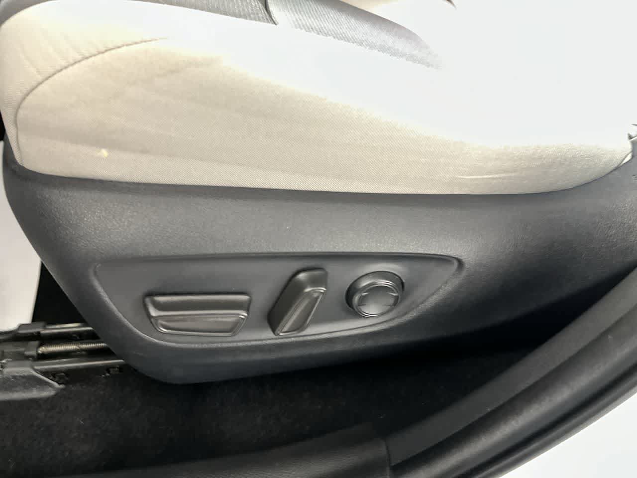 Used 2025 Toyota RAV4 XLE AWD/4WD image 14