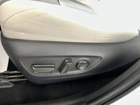 Used 2025 Toyota RAV4 XLE AWD/4WD image 14