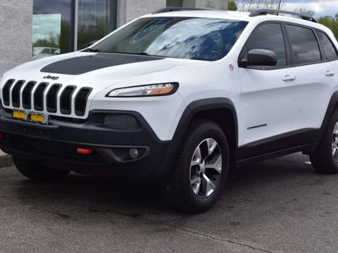 Used 2018 Jeep Cherokee Trailhawk w/ Cold Weather Group AWD/4WD image 12