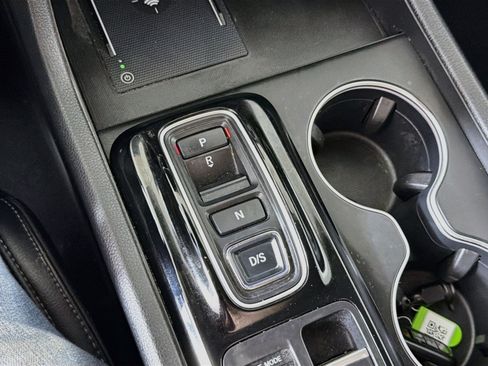 Used 2025 Honda Pilot Touring image 25