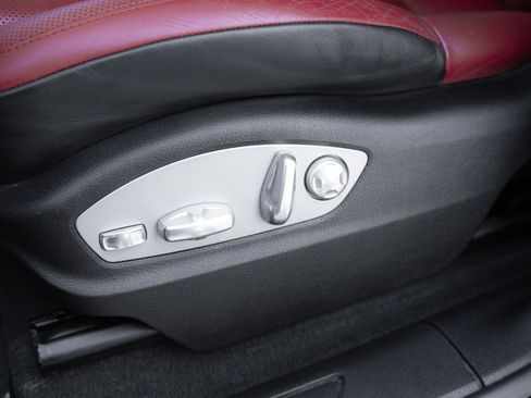 Used 2018 Porsche Macan image 24