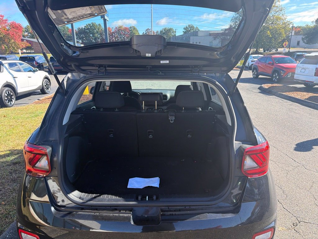 Used 2024 Hyundai Venue SEL FWD image 7