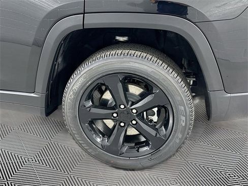 New 2025 Jeep Grand Cherokee L Altitude image 16