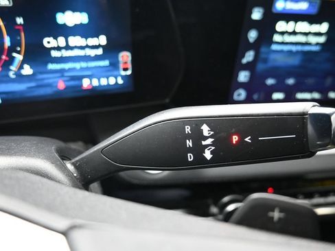 Used 2025 Chevrolet Equinox LT FWD image 13