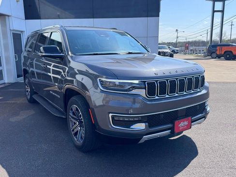 Used 2023 Jeep Wagoneer L Series II AWD/4WD image 9