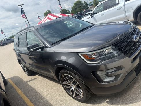 Used 2016 Ford Explorer Sport w/ Equipment Group 401A AWD/4WD image 2