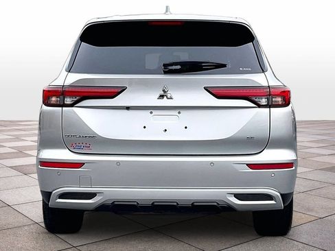 Used 2024 Mitsubishi Outlander SE AWD/4WD image 4