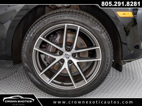 Used 2023 Porsche Macan Turbo image 9