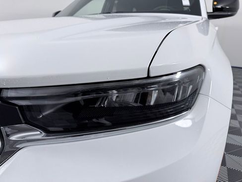 New 2025 Jeep Grand Cherokee Laredo image 18