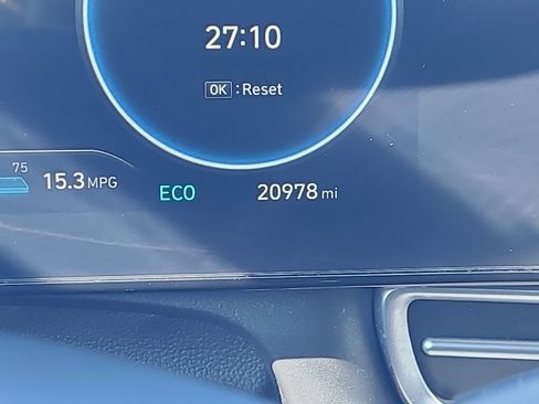 Used 2025 Hyundai Elantra Limited FWD image 21
