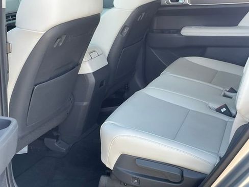 Used 2024 Hyundai Santa Fe SEL FWD image 15