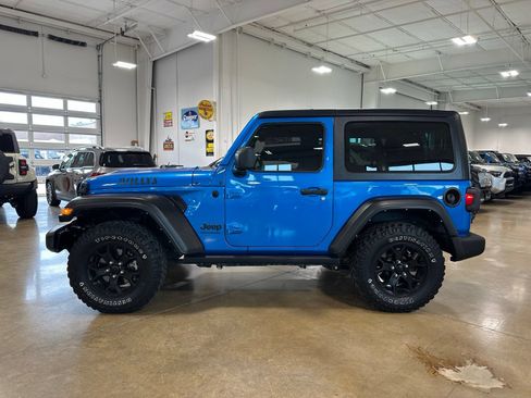 Used 2022 Jeep Wrangler Sport AWD/4WD image 5
