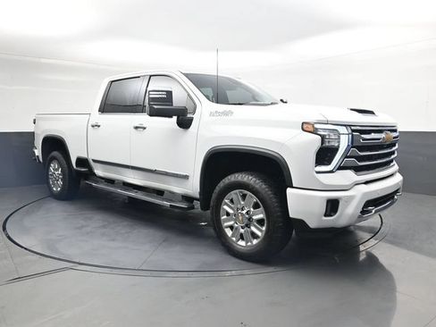 Used 2024 Chevrolet Silverado 2500 High Country w/ High Country Premium Package AWD/4WD image 2