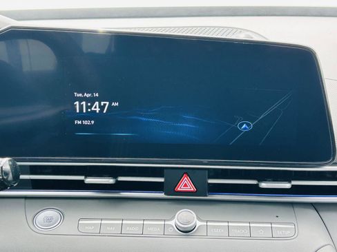 Used 2024 Hyundai Elantra SEL image 18