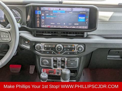 Used 2024 Jeep Wrangler Unlimited AWD/4WD image 17